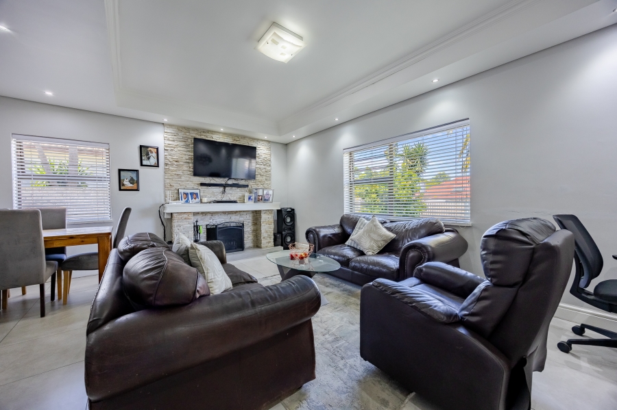3 Bedroom Property for Sale in Avondale Western Cape